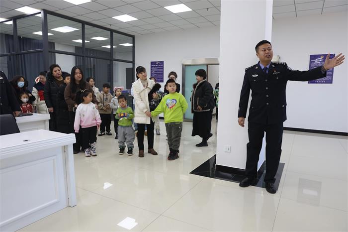 洮南市公安局组织开展“警营开放日”活动
